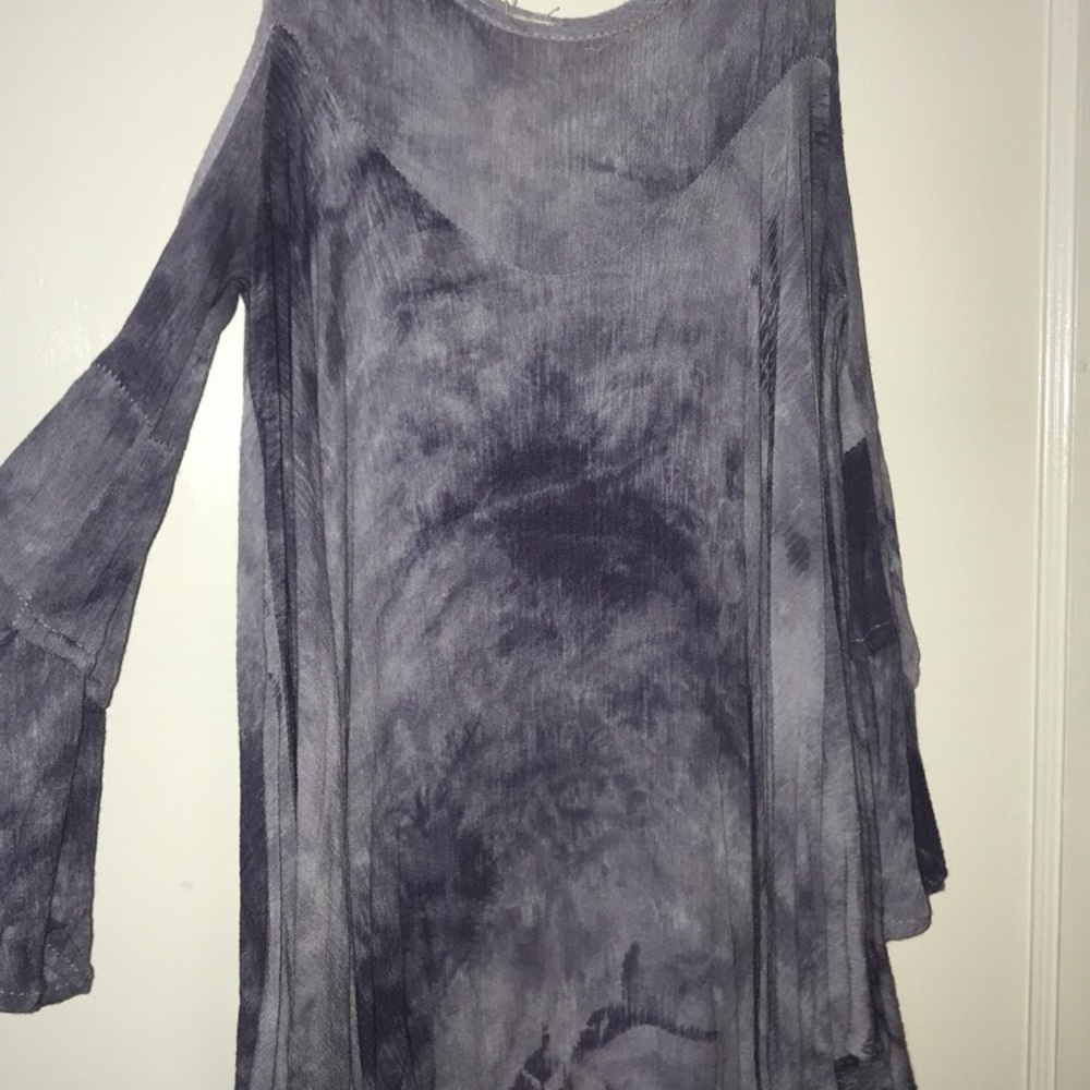 Noa Elle acid wash flare sleeve